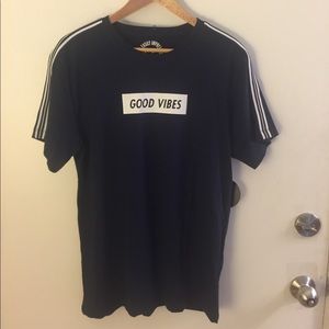 Navy blue shirt sleeve shirt. Size: LARGE!